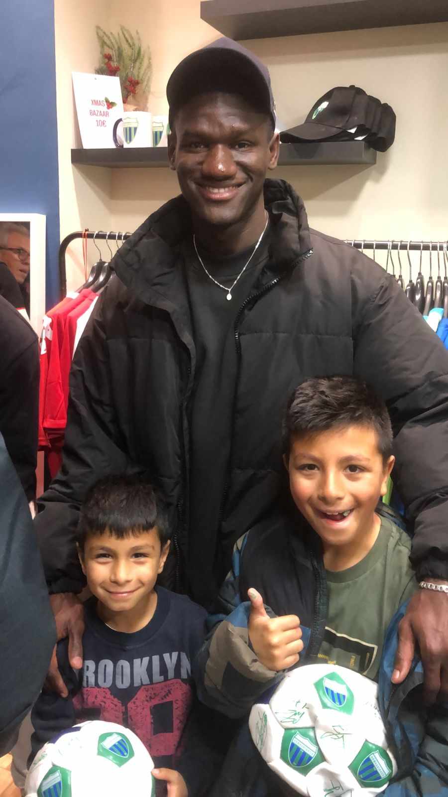 Χριστουγεννιάτικο bazaar στο APOL Store