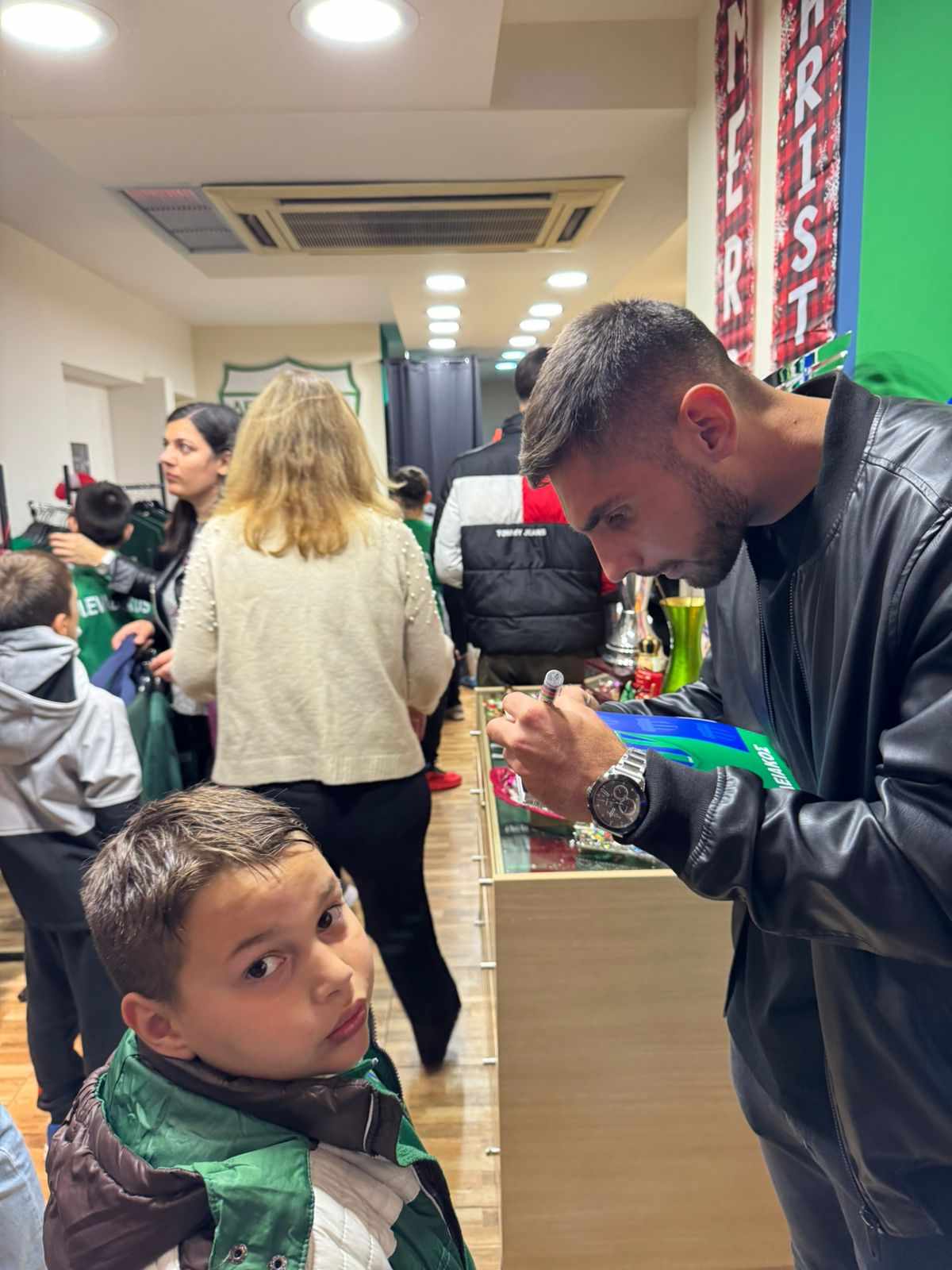 Χριστουγεννιάτικο bazaar στο APOEL Store