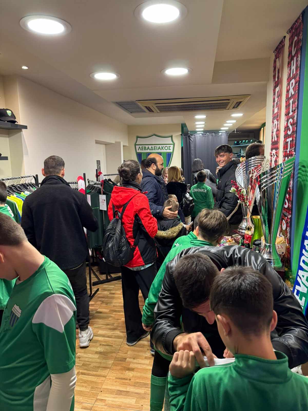 Χριστουγεννιάτικο bazaar στο APOL Store