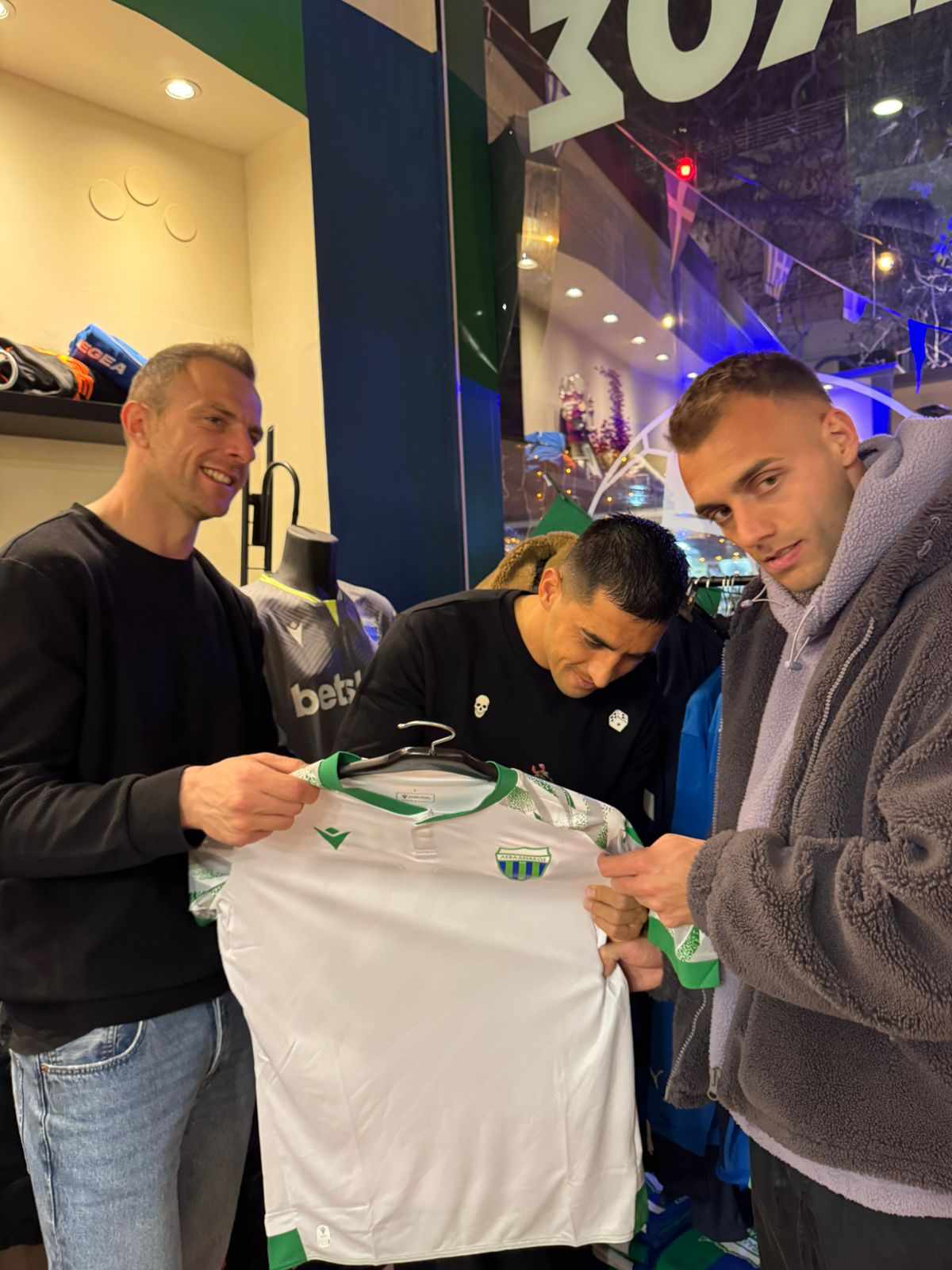 Χριστουγεννιάτικο bazaar στο APOL Store